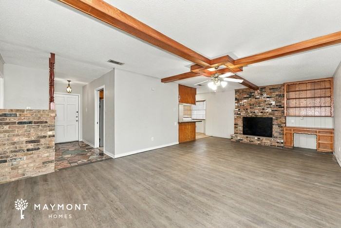 301 Woodhaven Dr - Photo 4 of 16