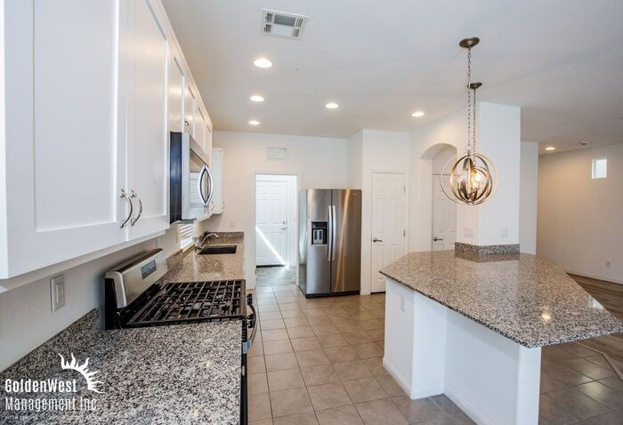 7786 Tyrell Peaks St - Photo 3 of 21
