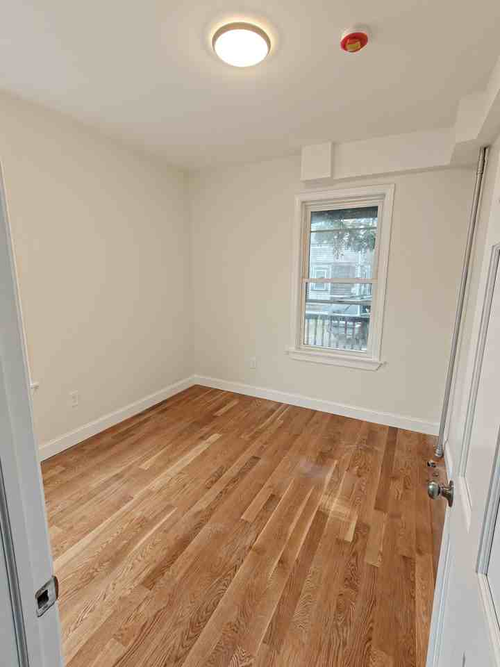 8 Joyce St - Photo 2 of 3