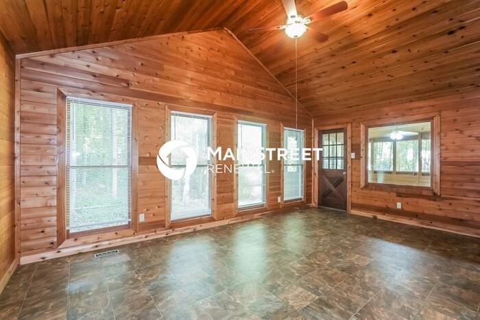 302 Meek Dr - Photo 3 of 16