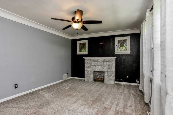 5208 Roberta Dr - Photo 2 of 9