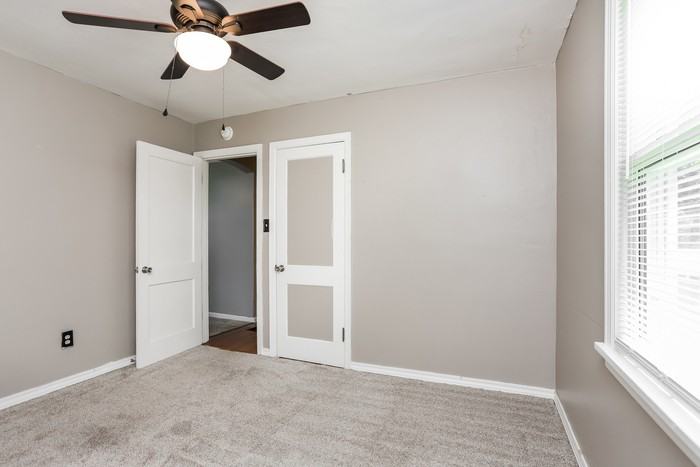 5208 Roberta Dr - Photo 5 of 9