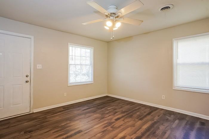 2112 Bayvale Rd - Photo 2 of 10
