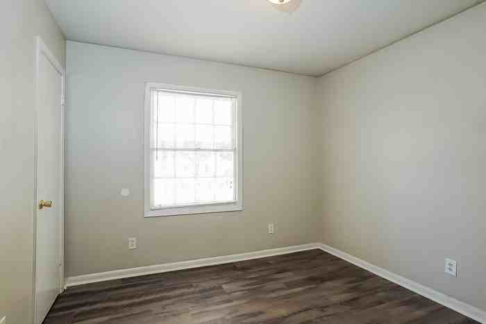 2112 Bayvale Rd - Photo 7 of 10