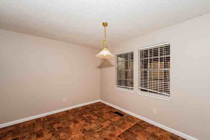 106 Twin Lakes Rd - Photo 3 of 10