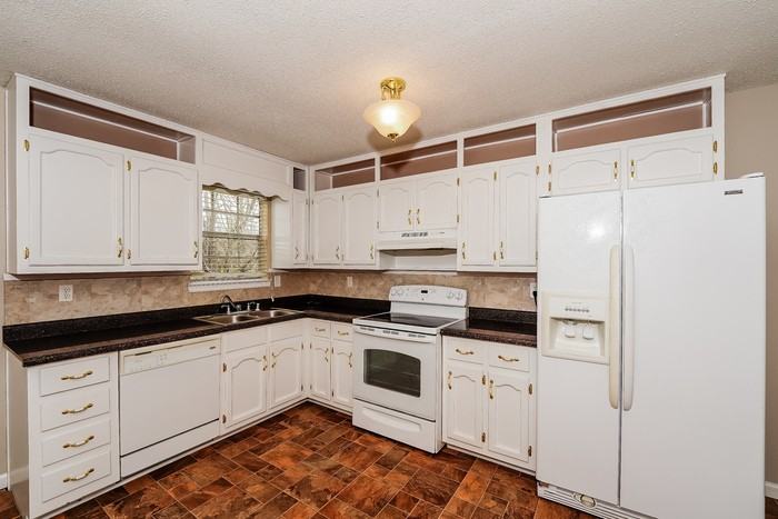 106 Twin Lakes Rd - Photo 4 of 10