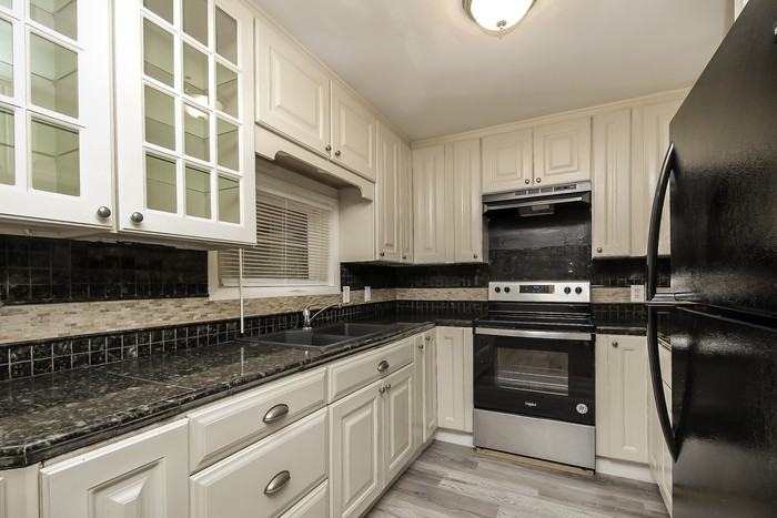 5149 N Palmer Ave - Photo 4 of 10