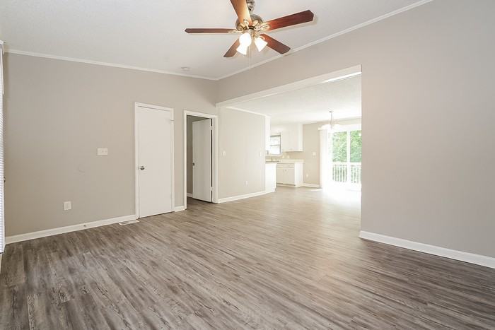 2114 Stoneycreek Dr - Photo 3 of 11