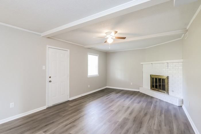 1011 Silver Creek Dr - Photo 5 of 13