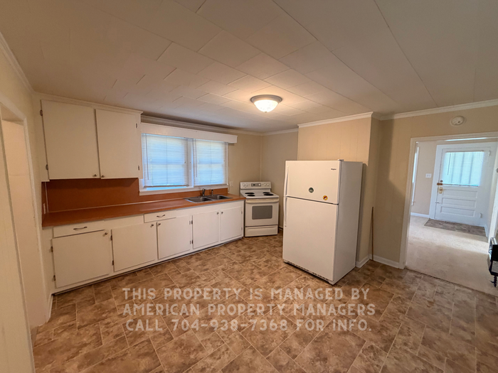 904 Cadillac St - Photo 2 of 9