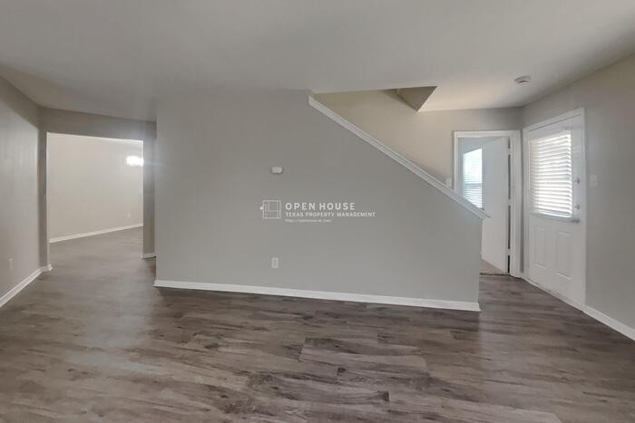 3106 Clipper Winds Way - Photo 4 of 25