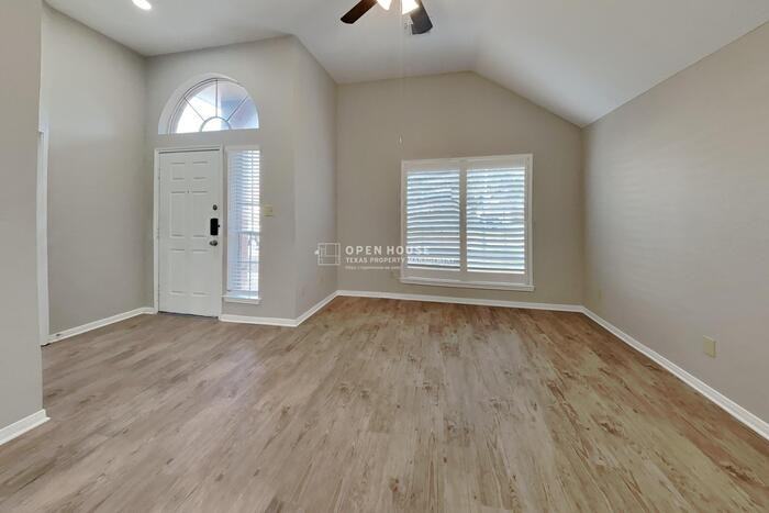 12203 Canterhurst Way - Photo 4 of 21
