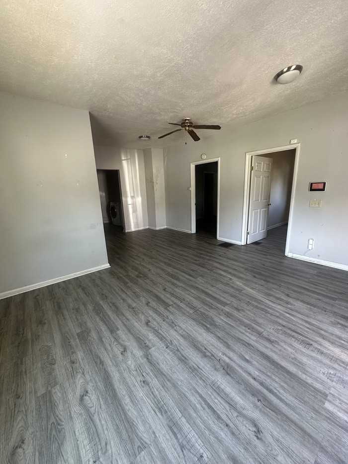 3301 W 11th St - Photo 2 of 10