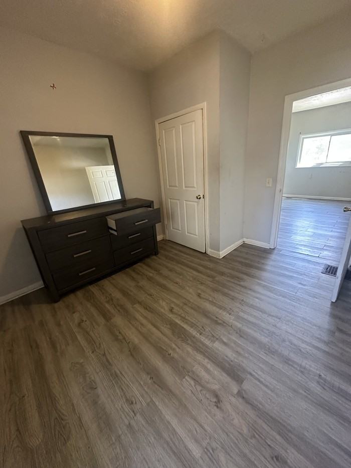 3301 W 11th St - Photo 5 of 10