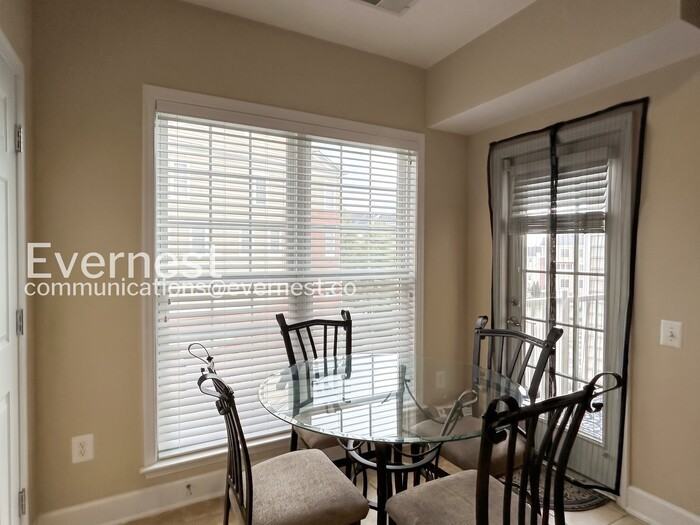 2372 Brookmoor Ln - Photo 3 of 12