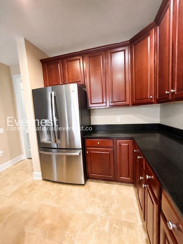 2372 Brookmoor Ln - Photo 5 of 12
