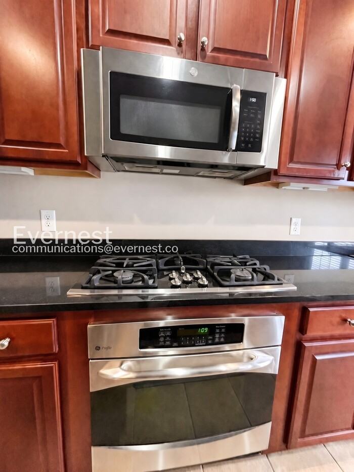2372 Brookmoor Ln - Photo 6 of 12