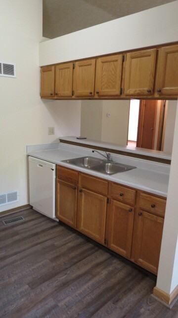 1008 Tobi Dr - Photo 6 of 15