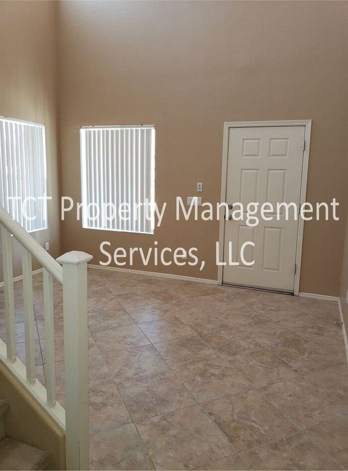 2924 E Crescent Way - Photo 2 of 20