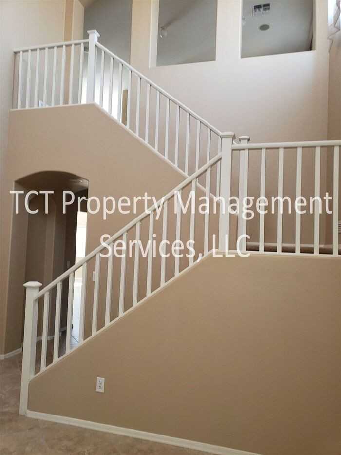 2924 E Crescent Way - Photo 3 of 20