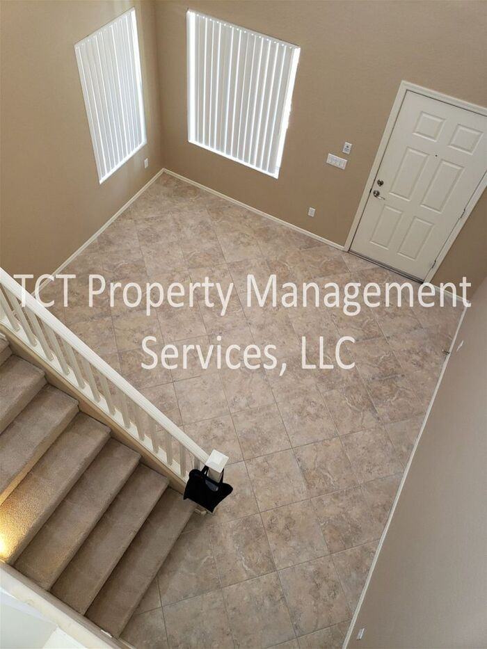 2924 E Crescent Way - Photo 4 of 20