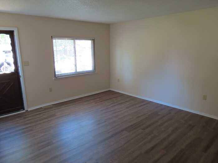 2823 Marigold Ave - Photo 2 of 14