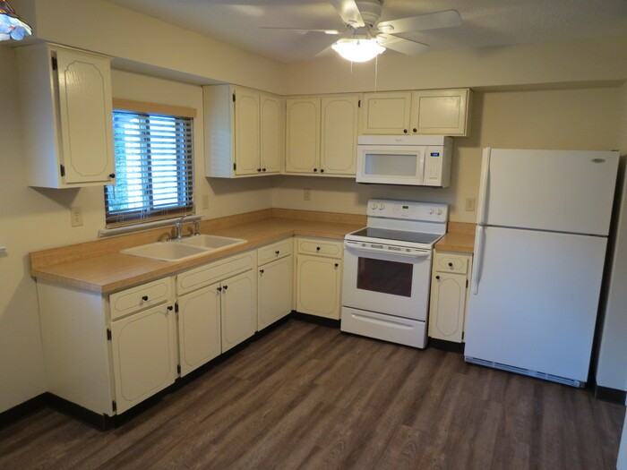 2823 Marigold Ave - Photo 4 of 14