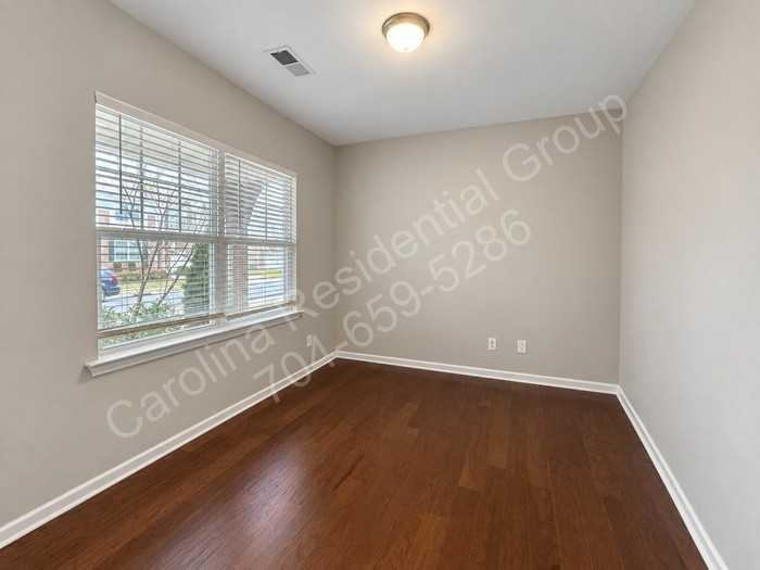 1109 Wainscott Dr - Photo 2 of 30