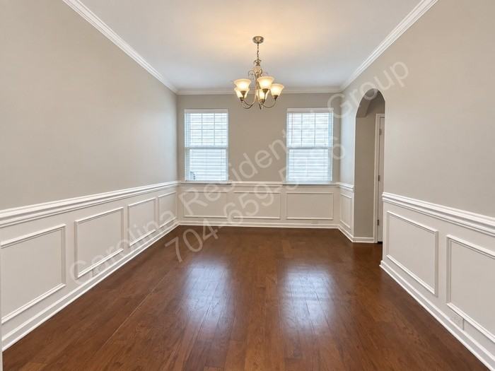 1109 Wainscott Dr - Photo 3 of 30