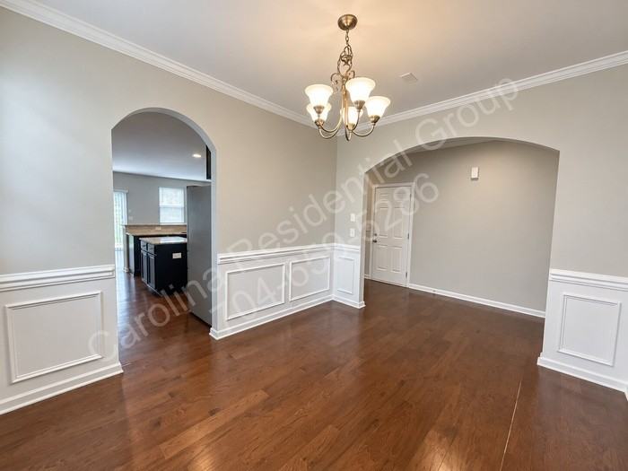 1109 Wainscott Dr - Photo 5 of 30