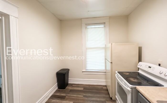 921 53rd St N #B - Photo 4 of 15