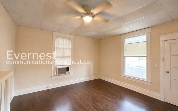 921 53rd St N #B - Photo 5 of 15