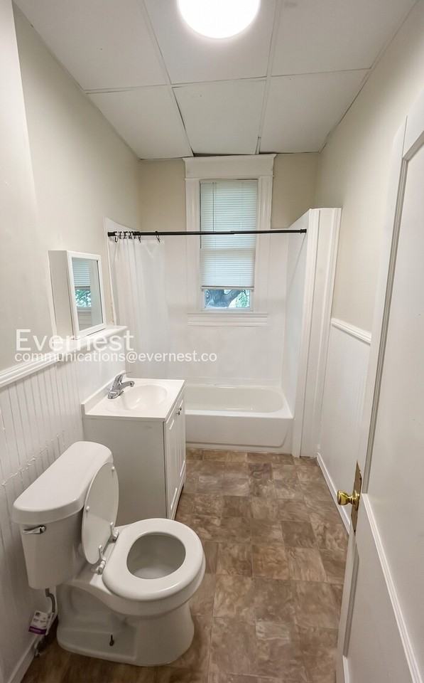 921 53rd St N #B - Photo 6 of 15