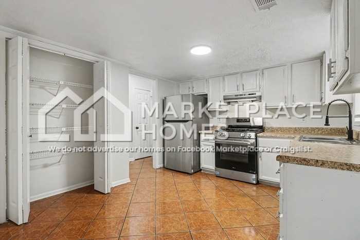 5242 Station Cir - Photo 7 of 22