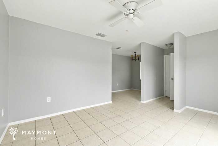 211 Dorchester Sq - Photo 5 of 12