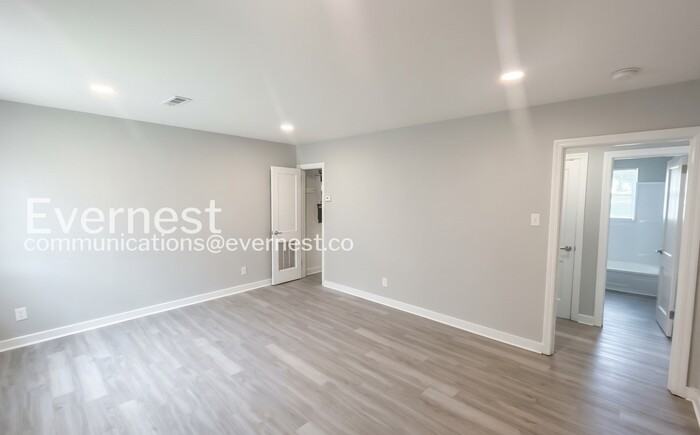 1000 4th Ave W #1 - Photo 5 of 17
