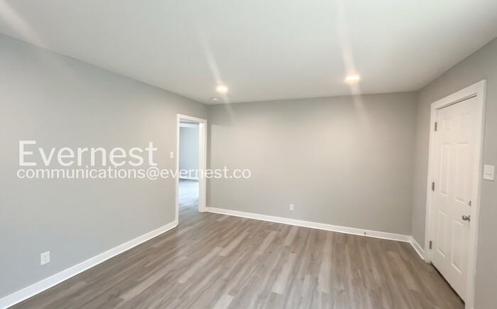 1000 4th Ave W #1 - Photo 6 of 17