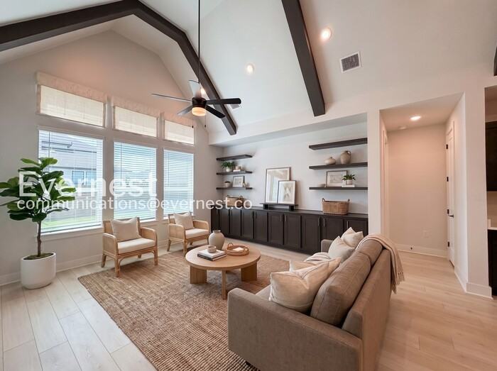9701 Boathouse Dr - Photo 2 of 29