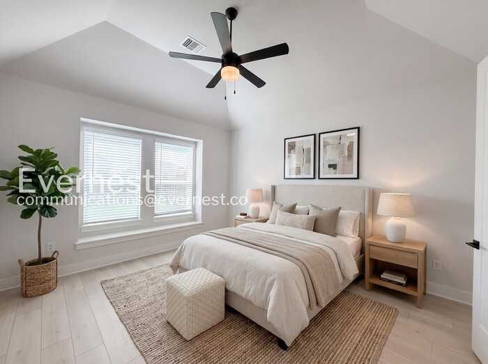 9701 Boathouse Dr - Photo 3 of 29