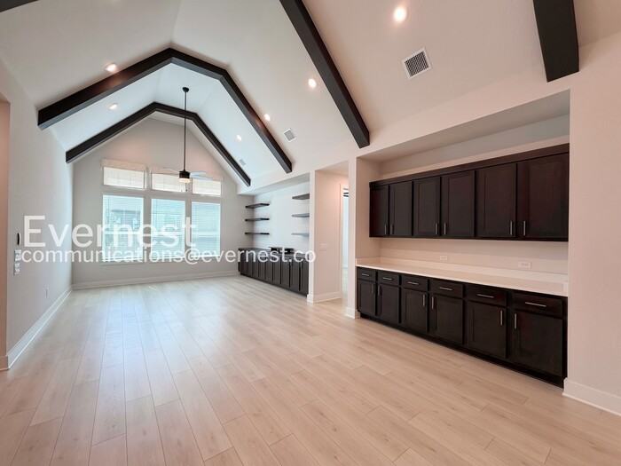 9701 Boathouse Dr - Photo 6 of 29