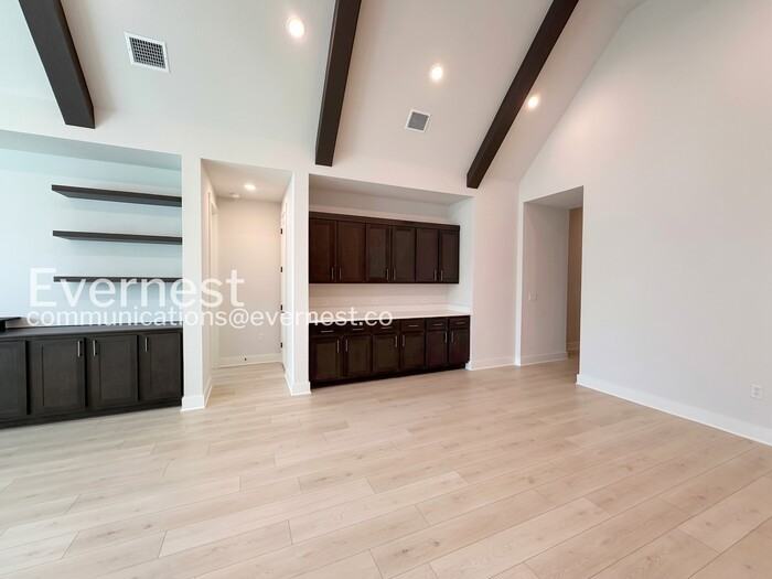9701 Boathouse Dr - Photo 7 of 29