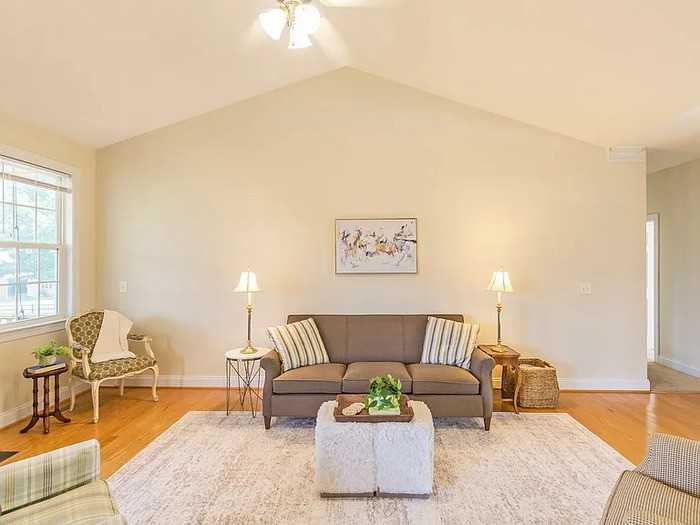 75 Glen Oaks Dr - Photo 7 of 36