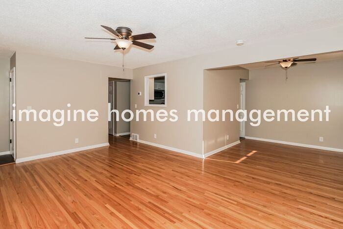 6224 Scott Ave N - Photo 5 of 20