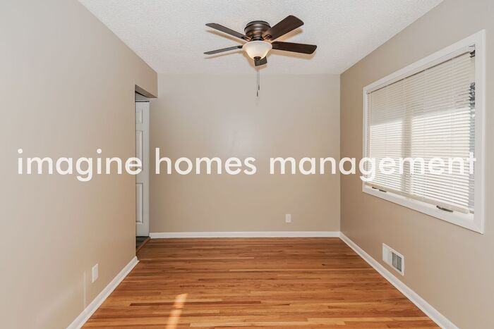 6224 Scott Ave N - Photo 6 of 20