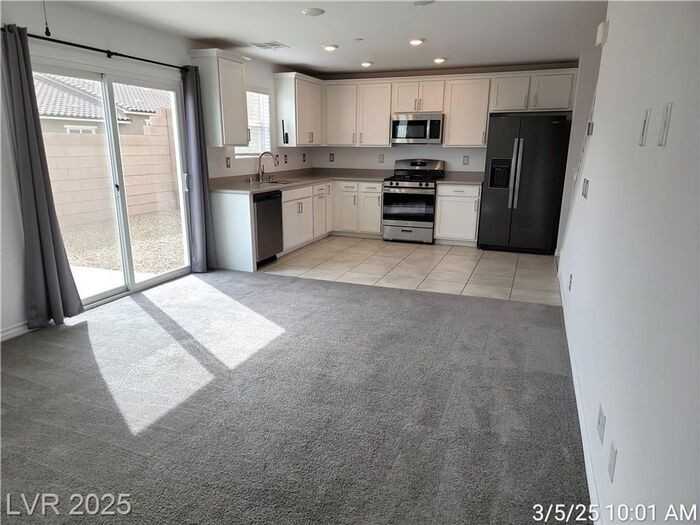 371 Rosefinch St - Photo 5 of 32
