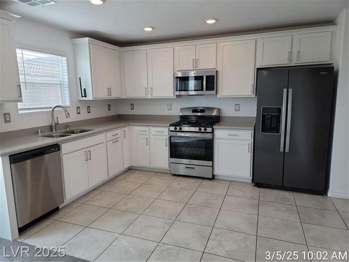 371 Rosefinch St - Photo 7 of 32