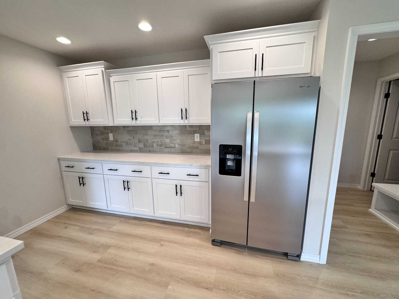 648 W Brook Hollow Rd #NA - Photo 2 of 19