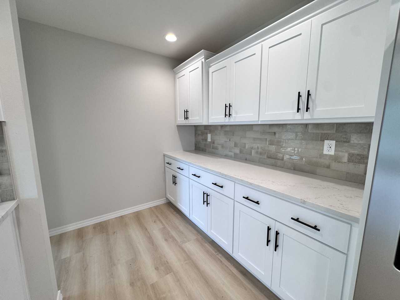 648 W Brook Hollow Rd #NA - Photo 3 of 19