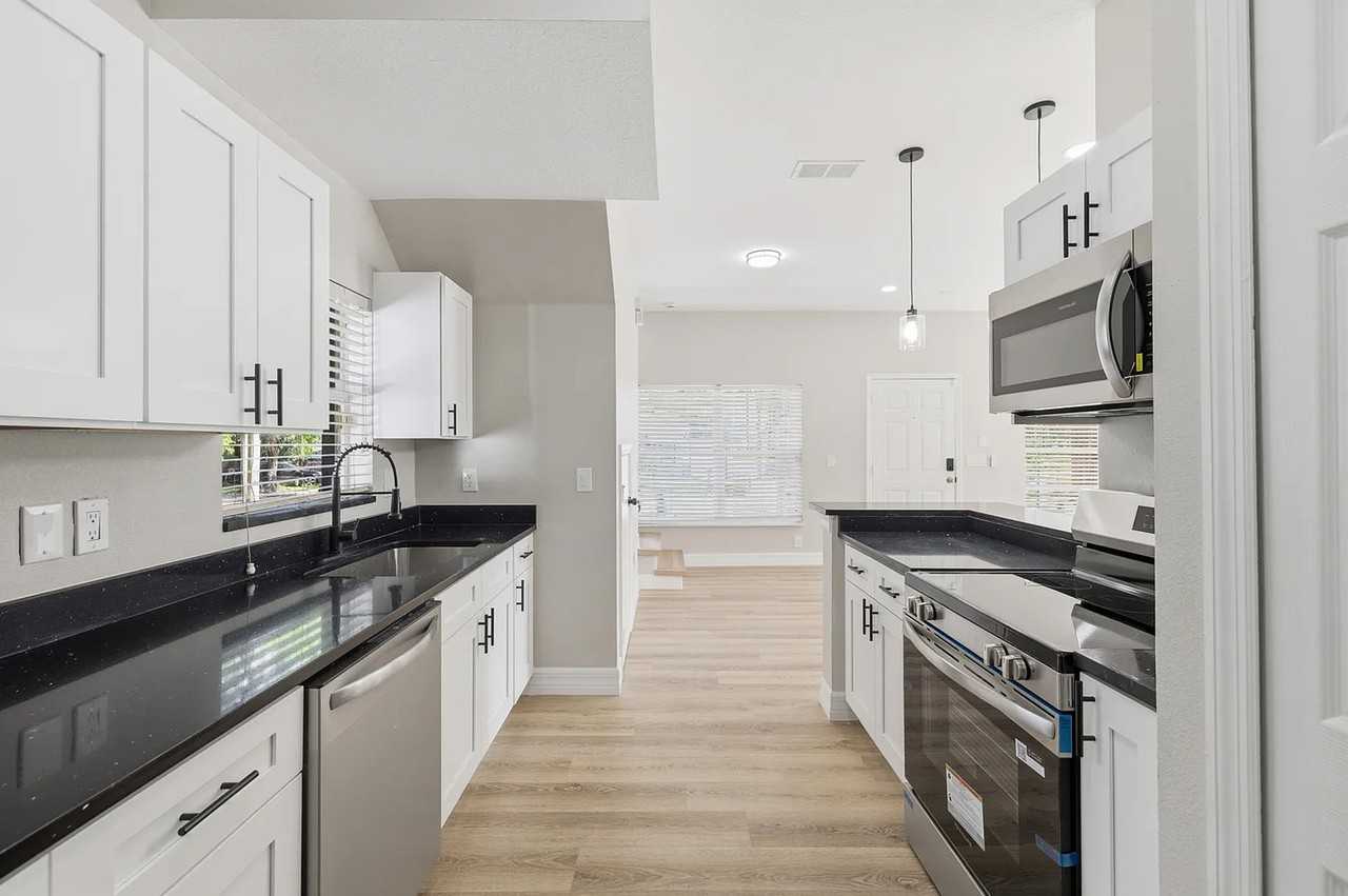 319 E Hanlon St #NA - Photo 3 of 15
