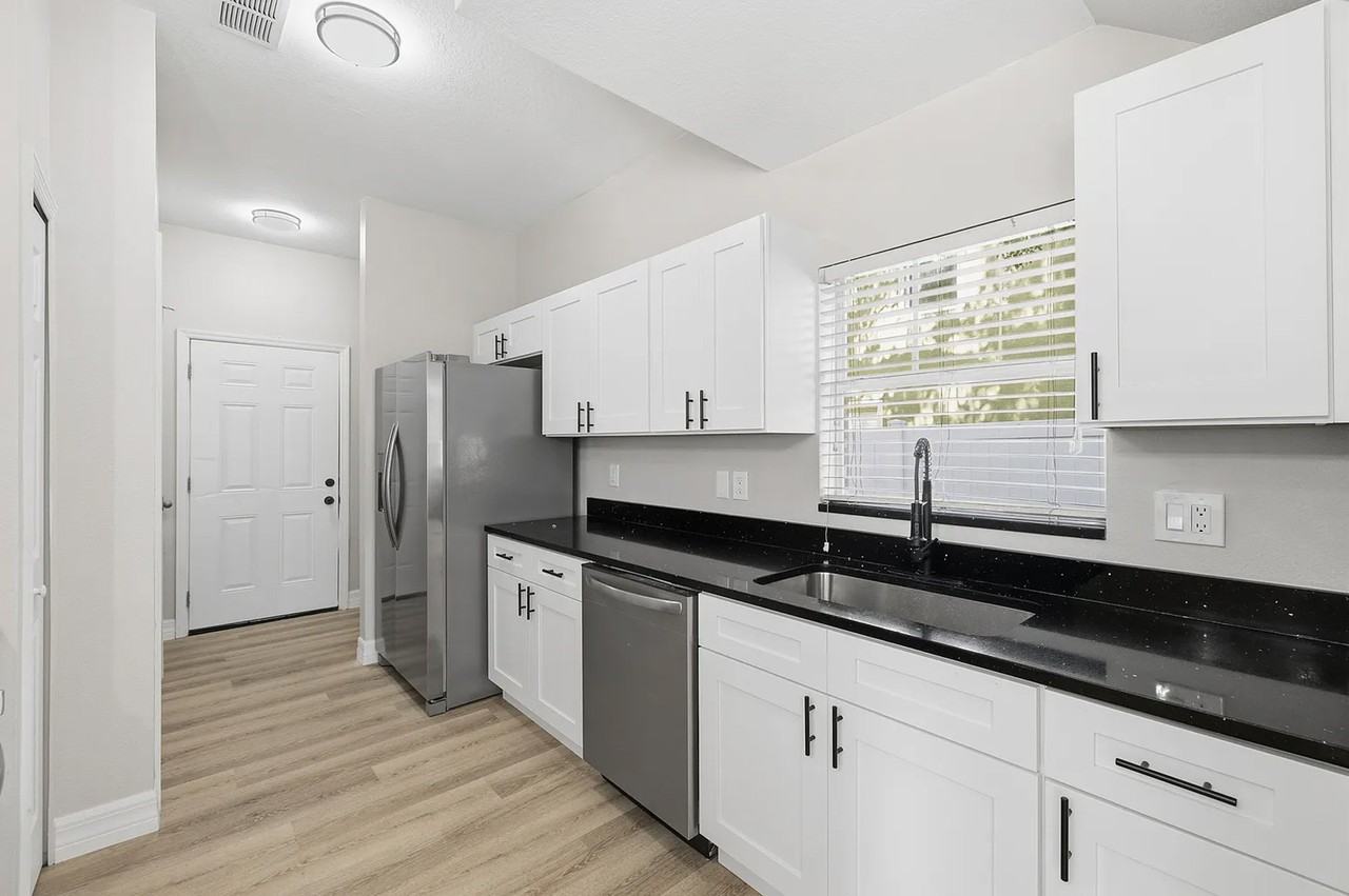 319 E Hanlon St #NA - Photo 5 of 15